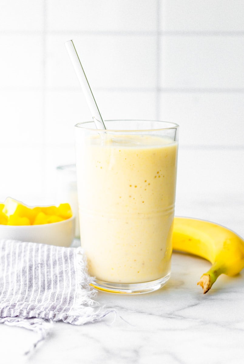 Easy Pineapple Coconut Smoothie: Your Tropical Bliss in a Glass